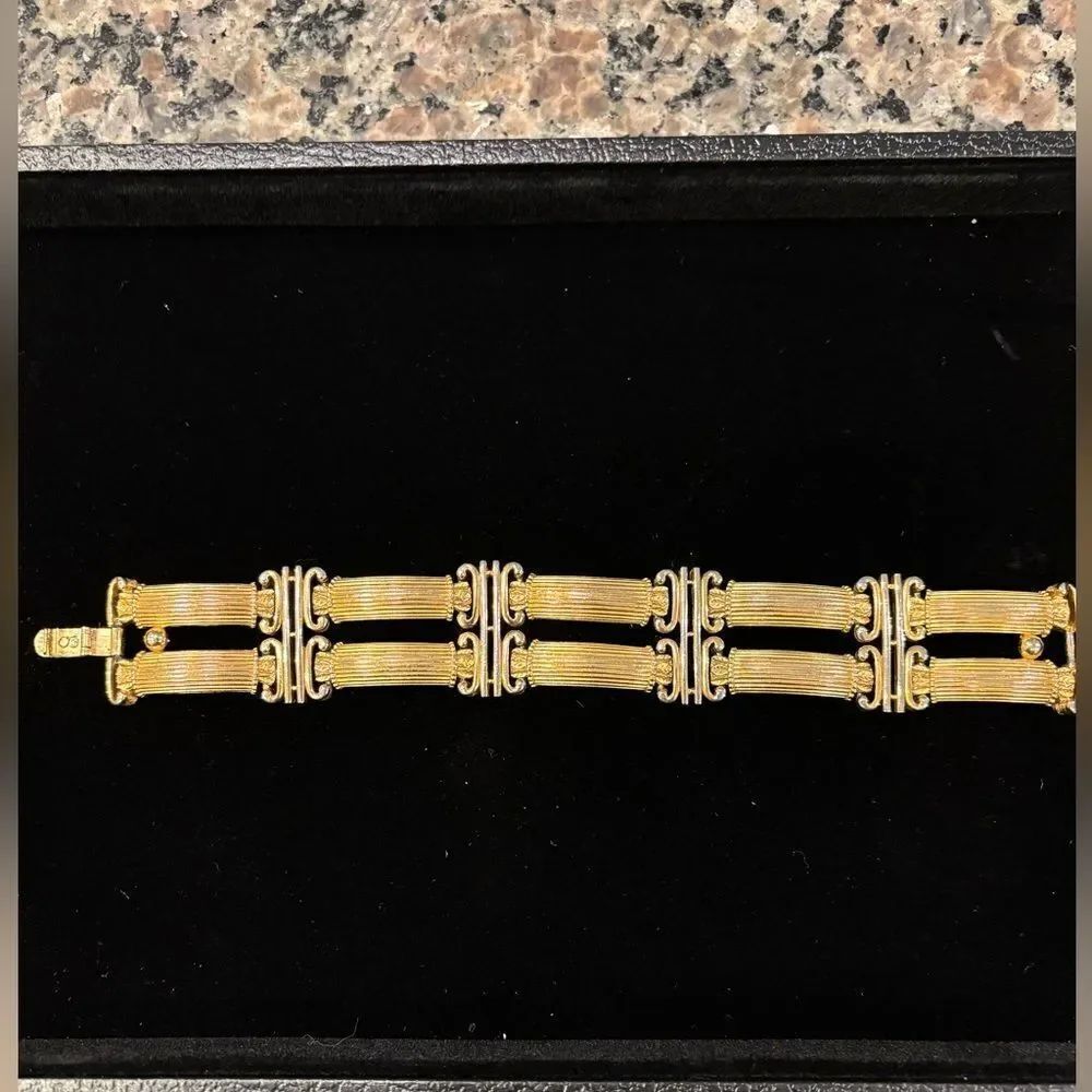 Crown Trifari Vintage Gold Tone Wide Band Link Bracelet 7”
